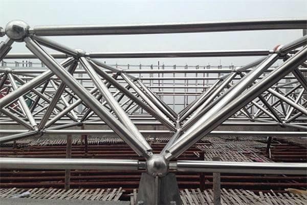 钢网架施工中网架材料要如何选择