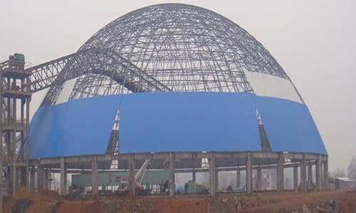 钢结构网架改扩建,原有建筑屋面新增网架结构施工 网架结构的性能优势是什么?